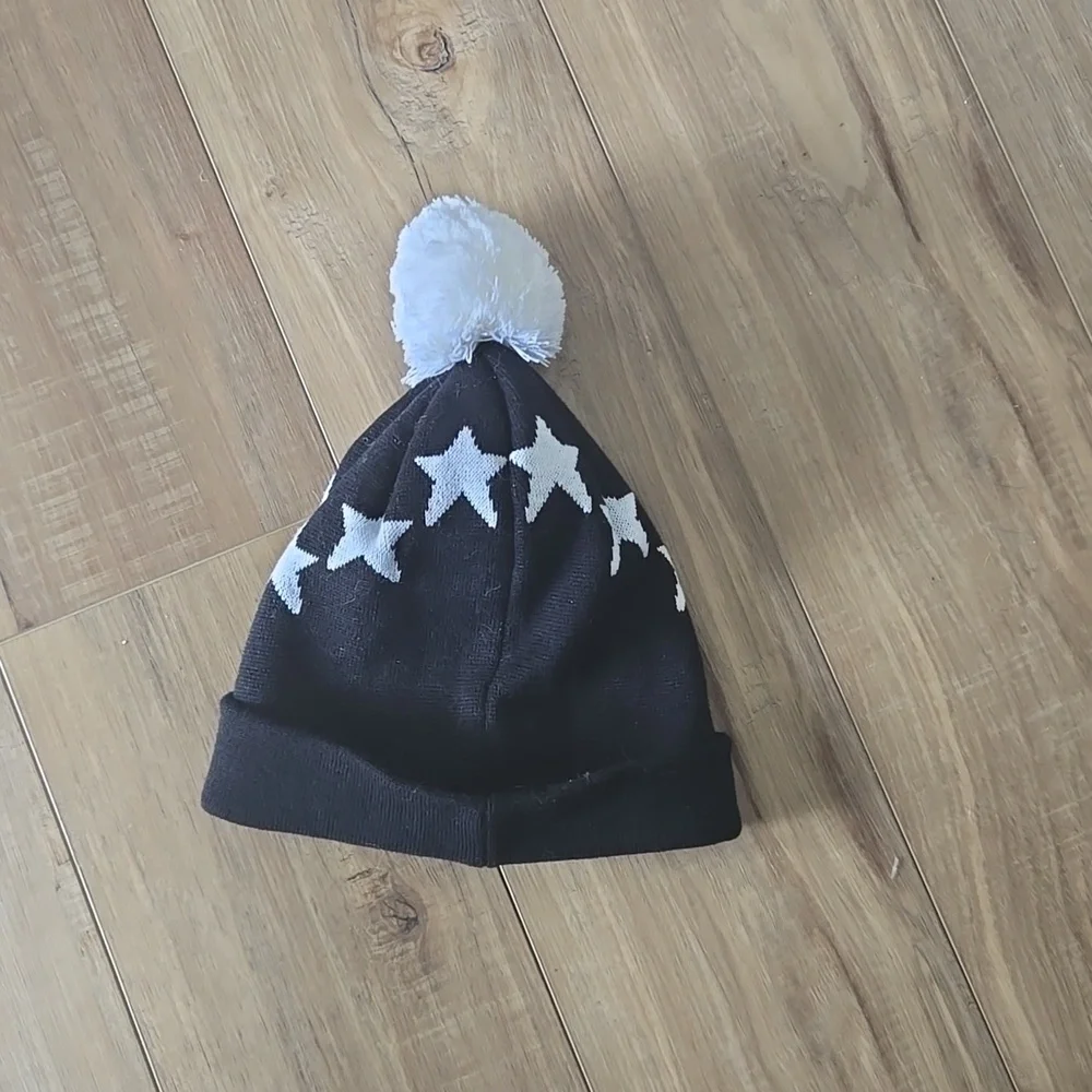 Black Winter Star Pom Beanie Unisex